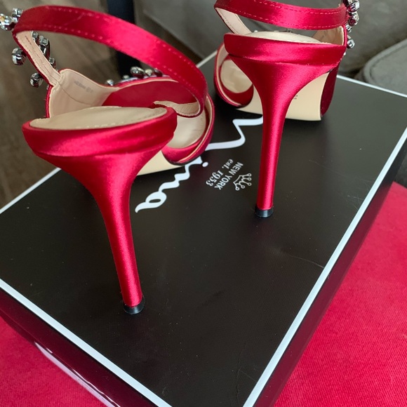 Red Satin pumps - Picture 3 of 4